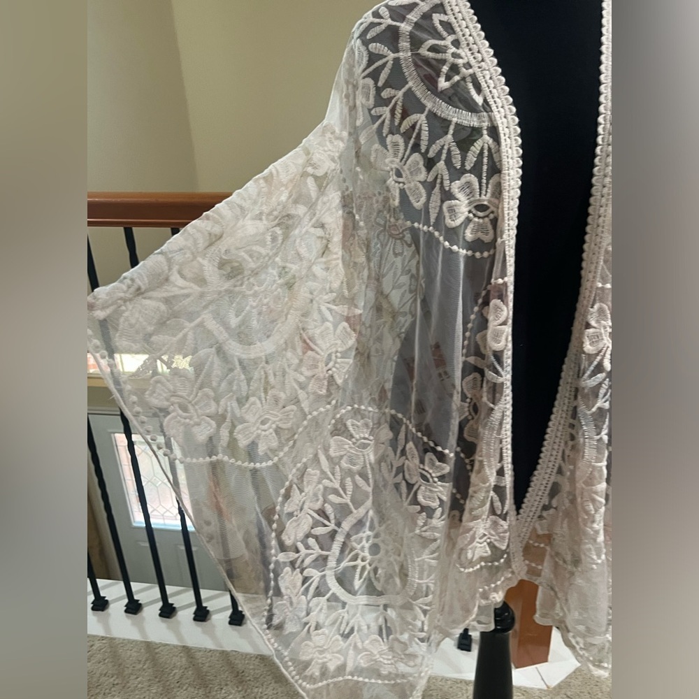 Origami FLORAL Cream Lace SHAWL CAPE, FREE SIZE, BOHO CLASSIC: - Picture 9 of 16